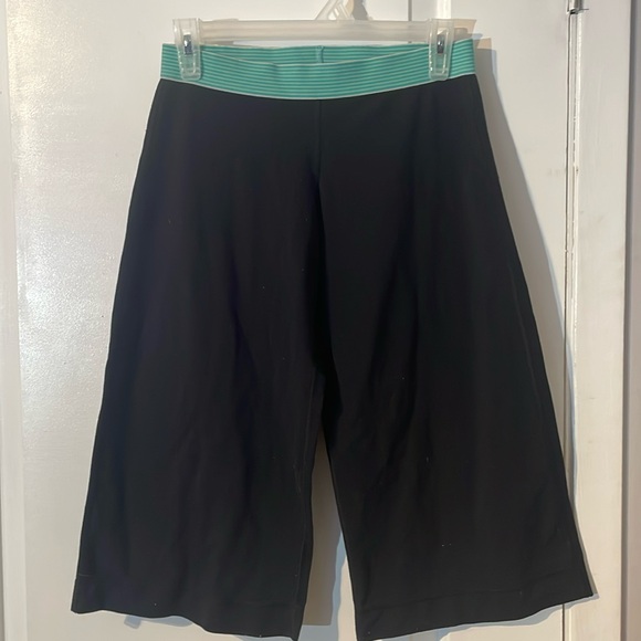 Lululemon crops - Picture 1 of 2